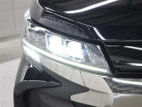「アダプティブハイビームシステム(AHS)」が装備。LEDの配光範囲を細やかに制御し、先行車や対向車に光が当たる部分だけを自動的に遮光するので、ハイビームでの走行頻度がより向上します。
