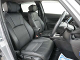 運転席のスペースはゆったりしていて、視界も広く確保されているので普段の運転からロングドライブまで快適です。