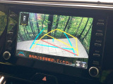 【バックカメラ】駐車時に後方がリアルタイム映像で確認できます。大型商業施設や立体駐車場での駐車時や、夜間のバック時に大活躍!運転スキルに関わらず、今や必須となった装備のひとつです!