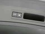 【パワーバックドア】パワーバックドア装着車です。ボタンを押すだけ、力要らずでドアの開閉が可能になります。