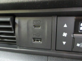 便利な充電用USBジャックも付いています。