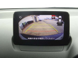 後方画像をクリアに映し出すリヤビューモニター!ガイドラインで距離感や車幅が掴みやすく、バック駐車や狭い場所での取り回しもスムーズに行えます。毎日の駐車を安全に支える頼もしい機能です。
