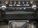 各種装備ございますので是非一度ご来店いただいて現車のご確認お願いいたします。
