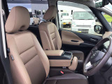 それぞれの分野のプロがお車の悩みや疑問に親身になって対応させていただきます。