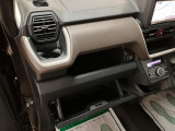 全車認定中古車です。当店は泉佐野市にございます。貝塚市・熊取町・田尻町・泉南市・阪南市・岬町の泉州地域のお客様、大阪府内や他府県のお客様もお待ちしています。お気軽にご連絡ください。