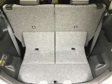 ラゲッジルームには荷物もしっかり積み込めます。大きめのお荷物も後部座席を倒せるのでばっちりです!
