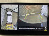 パノラミックビューモニター付きです。車両を上から見たような映像をディスプレイオーディオ画面に表示。運転席からの目視だけでは見にくい、車両周辺の状況をリアルタイムでしっかり確認できます。