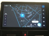 ディスプレイオーディオ(コネクティッドナビ対応)PLUS搭載。T-Connectご契約で2028年6月まで無償で利用できるナビ(期限到来後は有償)と、解約後も利用できる車載ナビが搭載されています。
