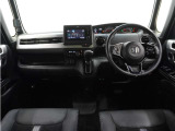 ◆インテリアパネル◆視界広々で非常に運転しやすくロングドライブでも疲れを感じさせないすっきりとまとまったインパネ周りです。
