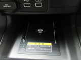 対応スマホを置くだけで、ワイヤレスで充電可能です。