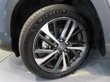 タイヤサイズは225/50R18です。
