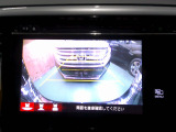 バックカメラの画像です。ガイドラインがスムースな車庫入れをサポートいたします。車庫入れの安心感がアップしますね。