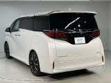 広い展示場にゆったりと展示をしております。ベビーカーでもゆっくりと車をご覧いただけますよ!