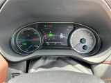 スッキリしたデザインのメーターは運転時の視線移動が少なくて済むので、安全性にも一役かってくれます。
