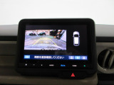バックカメラの画像です。ガイドラインがスムースな車庫入れをサポートいたします。車庫入れの安心感がアップしますね。