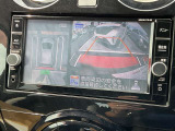 [アラウンドビューモニター]車両を上から見たようなカメラで周りの障害物などが一目瞭然!駐車が苦手な方でも、らくらく駐車♪