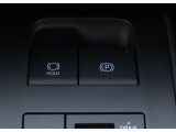 電動パーキングブレーキを搭載。スイッチ操作でパーキングブレーキを作動・解除することが可能ですので、操作の力が不要ですよ♪