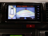 パノラミックビューモニター付きです。車両を上から見たような映像をディスプレイオーディオ画面に表示。運転席からの目視だけでは見にくい、車両周辺の状況をリアルタイムでしっかり確認できます。