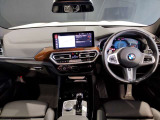 ☆センターパネルを運転席側に僅かに傾けたBMW独特のインパネ☆【駆け抜ける歓び】はここからもスタートしております☆