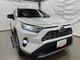 LEDヘッドライトです。デザイン性がよくとても明るいので、夜間の走行や悪天候でも安心です。しかも長寿命!