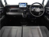 ◆視界広々で非常に運転しやすくロングドライブでも疲れを感じさせないすっきりとまとまったインパネ周りです。