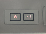 【パワーバックドア】スマートキーや運転席のボタンを押すだけでリアゲートが自動で開閉します!荷物を持っている時や、高い位置にあるバックドアを閉める際に便利な機能です♪