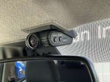 【ドライブレコーダー/車室内】車室内カメラによる車内および車側面の撮影記録が駐車時の安心を高めるとともに、走行中の幅寄せ対策や後方撮影(リヤガラス越し)にも対応しています。