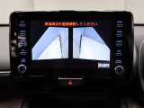 左右のドアミラーに設置されたカメラからの映像を表示し、路肩への幅寄せや狭い路地でのすれ違いなど、車両側方の安全確認や接触回避の操作をサポートするモードでドアミラー格納状態でも映し出せます。