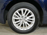 タイヤサイズは215/60R16になります。