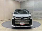 お車購入のポイントとなるフロントマスクです。上質で迫力あるデザインですね☆☆