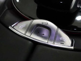 [アコースティックソフトトップ]センターコンソールのスイッチで、スムーズに動作するソフトトップです。約50km/hまでなら走行中でも開閉ができます