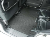 Honda認定中古車に新品の純正フロアマットを装着しました。気分よくドライブをお楽しみいただけます♪