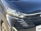 【LEDヘッドランプ】鮮やかな白色光で、クリアな視界を確保するLEDヘッドランプを装備しています。