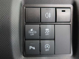 コーナーセンサーを車の前後に装備。障害物までの距離に応じて警告音を変えてお知らせ。縦列駐車時や駐車場・車庫などでの取り回しをサポートします。詳細は販売店スタッフまでおたずねください。