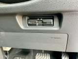 運転席の右下にETCがビルトインされています。高速道路では便利ですね!