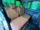 後部座席も気になるようなキズ・汚れやへたり等、大きなダメージはなく、良好な状態です。