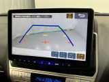 バックガイドモニターで、後方を確認しながら安心して駐車することができます。運転初心者も熟練者も必須の機能ですよ!
