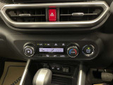 オートエアコン♪お好みの温度に設定するだけで車内を快適空間にしてくれますよ♪
