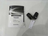 スマートキーは、2個あります。ドアロックもエンジンの始動もキーを取り出す必要は、ありません