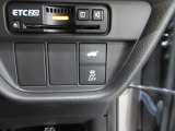 パワーテールゲートの開閉、横滑りを防ぐVSA等のスイッチ類は運転席の右側、手の届きやすい位置にあります。