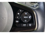 アダプティブクルーズコントロール搭載。予め設定した車速内でクルマが自動的に加減速。先行車との適切な車間距離を維持しながら追従走行し、ドライバーの運転負荷を軽減してくれます。