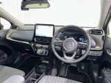 運転席まわりです。 各操作スイッチは使いやすい位置に配置されてます。