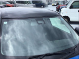 障害物を感知して、衝突の可能性がある場合、運転者へ警告音を発したり、衝突の可能性が高い場合、ブレーキの補助操作を行い、減速して衝突被害を軽減するシステムです。