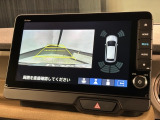 リバースギアに入れるだけで後方の表示へ切り替わります。夜間や雨の日の駐車も楽になりますよ。