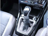 納車前点検では71項目にわたる厳しいチェックを行い、《エンジンオイル》、《オイルフィルター》、《ワイパーブレードゴム》を交換して納車いたします。