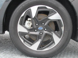 純正18インチアルミホイール。 タイヤサイズは225/55R18