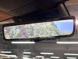 【デジタルインナーミラー】後席の大きな荷物や同乗者で後方が確認しづらい時でも安心!カメラが撮影した車両後方の映像をルームミラー内に表示。クリアな視界で状況の確認が可能です!