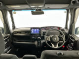 【前方視界】開放的な前方視界!運転がしやすく疲れにくいです♪窓が大きく、見通しがとっても良いおクルマですよ♪