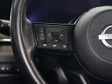 ハンドル左側には、アドバンスドドライブディスプレイ設定、ボリューム調整スイッチ