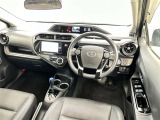 運転席まわりです。 各操作スイッチは使いやすい位置に配置されてます。